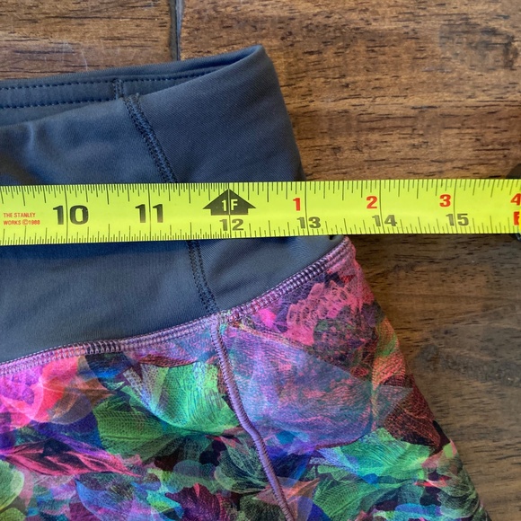 Lululemon Speed Up LR Lined Short Vivid Floral Tone Multi Size 2 - Picture 9 of 10